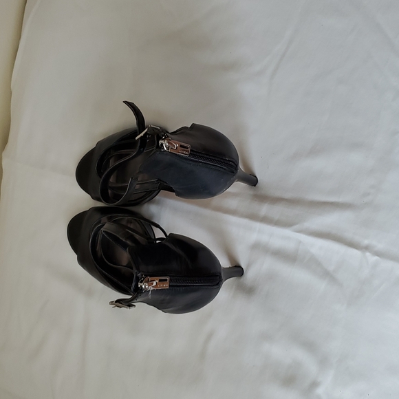 Shoes - Picture 3 of 4